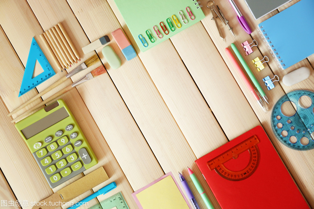 平躺的文具 靜默的守護者